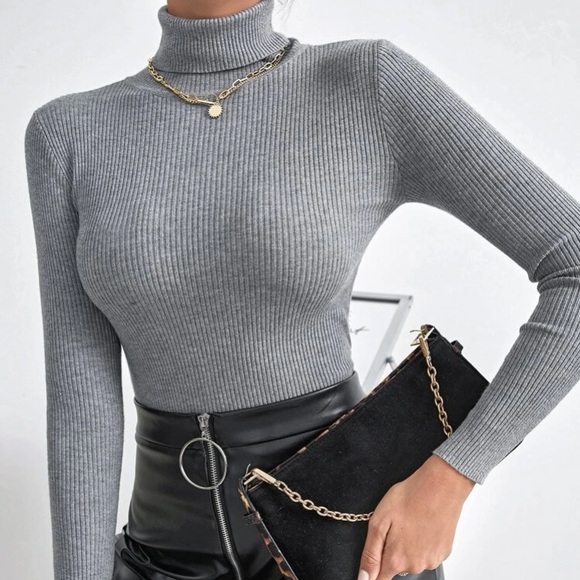 Heather Grey Ribbed Knit Turtleneck Sweater in S and M - Picture 5 of 6